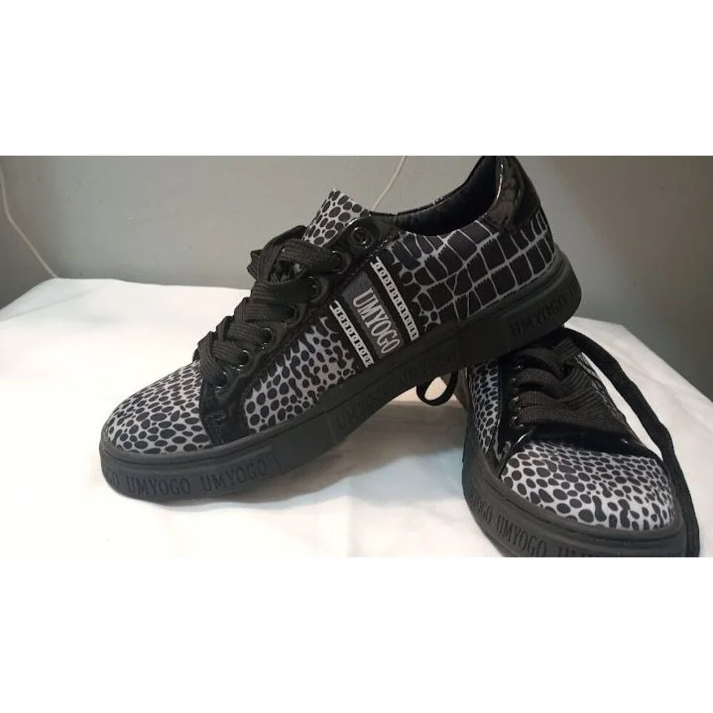 UMYOGO Women’s Sneakers – Black & White Pattern – Size 7.5